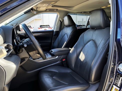 Used 2021 Toyota Highlander Limited image 23