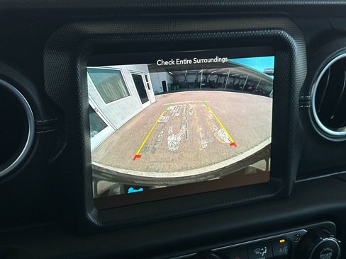 Used 2023 Jeep Wrangler Unlimited Sahara AWD/4WD image 18