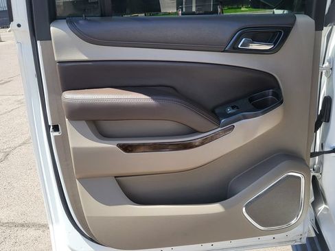 Used 2017 Chevrolet Suburban LT RWD image 29