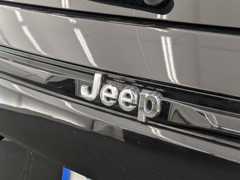 Used 2023 Jeep Grand Cherokee Limited image 13