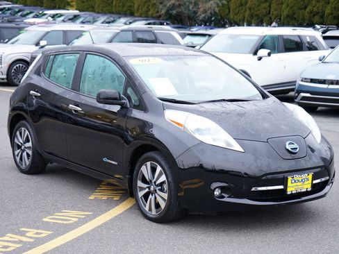 Used 2017 Nissan Leaf SL w/ Premium Package image 3