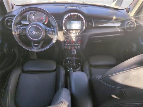 Used 2019 MINI Cooper S w/ Premium Package image 17
