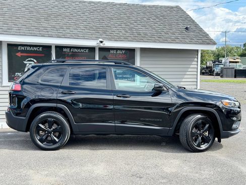 Used 2019 Jeep Cherokee Latitude Plus AWD/4WD image 12