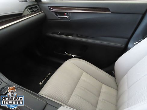 Used 2018 Lexus ES 300h w/ Luxury Package FWD image 22