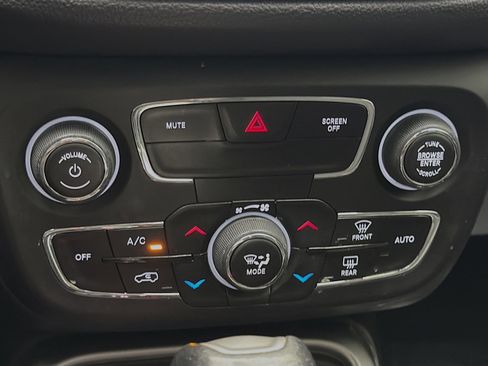 Used 2018 Jeep Compass Latitude w/ Popular Equipment Group image 9