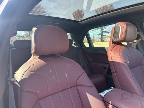 Used 2025 BMW 760i xDrive 760i xDrive w/ Executive Package image 29