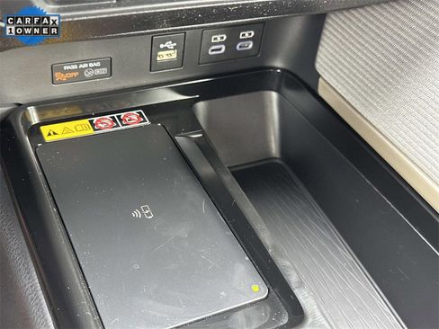 Used 2025 Toyota Camry SE image 29