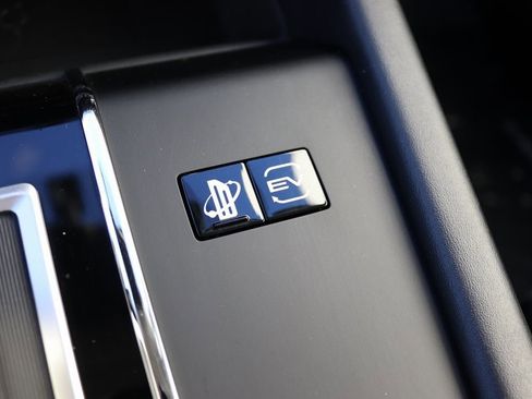 Used 2024 Mitsubishi Outlander 4WD Plug-In Hybrid image 18