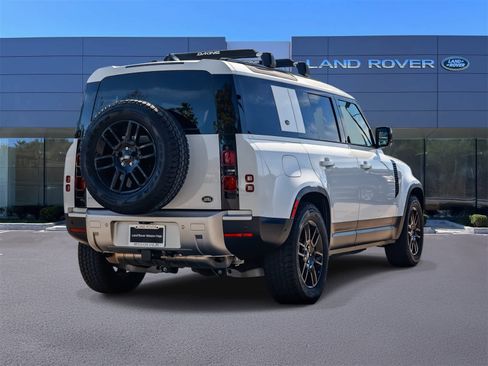 Used 2023 Land Rover Defender 110 S image 4