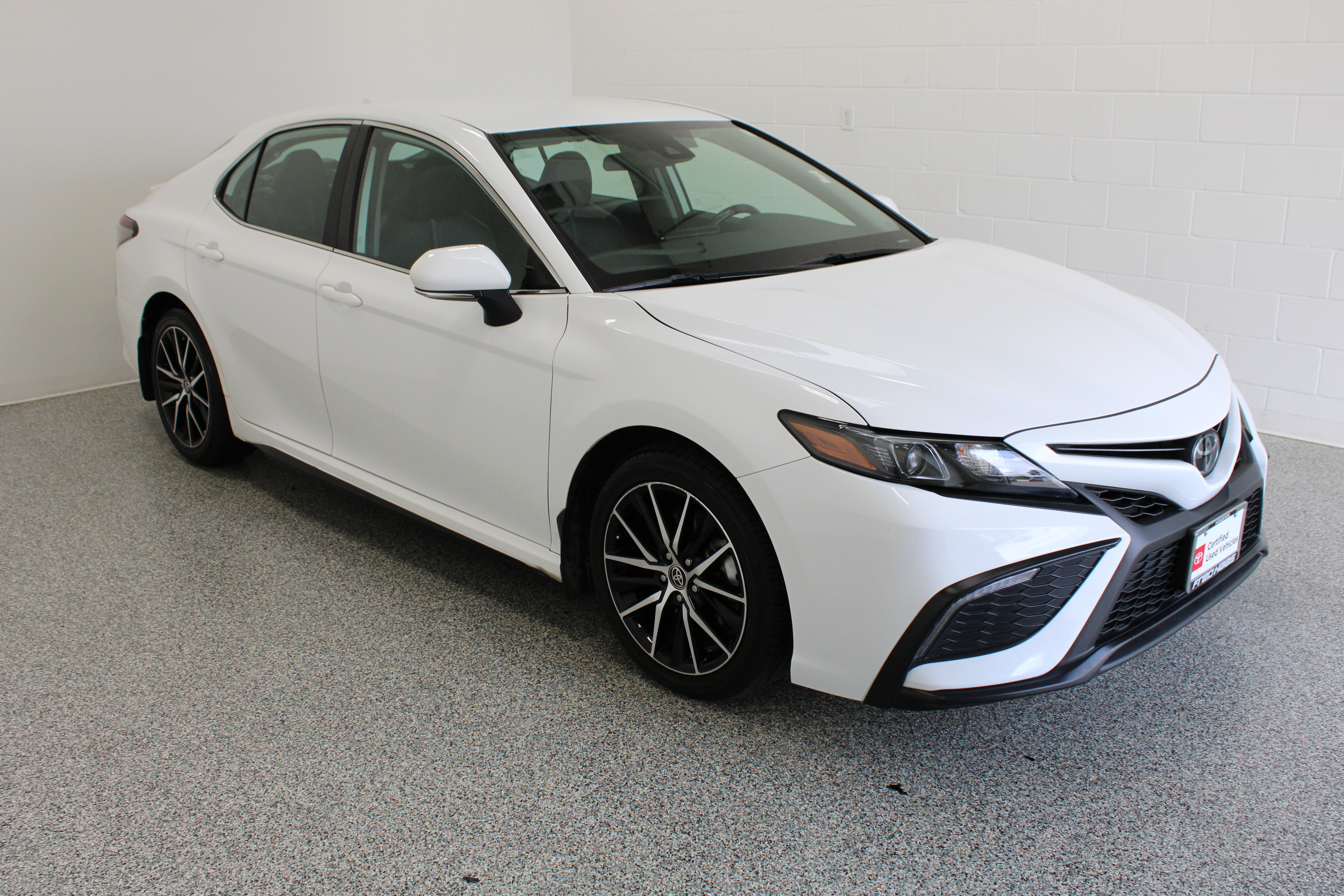 Used 2023 Toyota Camry SE FWD image 4