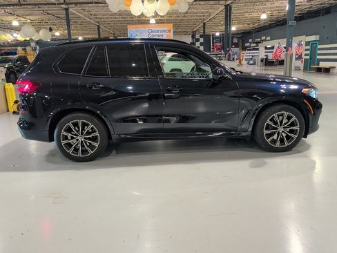 Used 2022 BMW X5 xDrive40i w/ M Sport Package AWD/4WD image 9