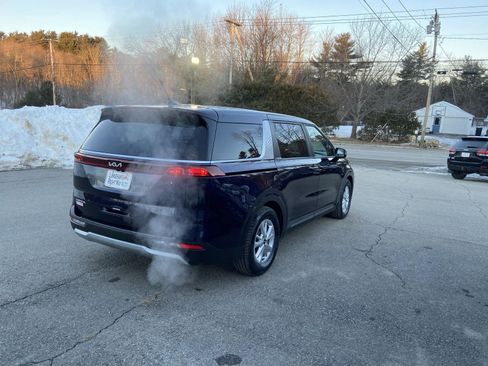 Used 2024 Kia Carnival LX image 5