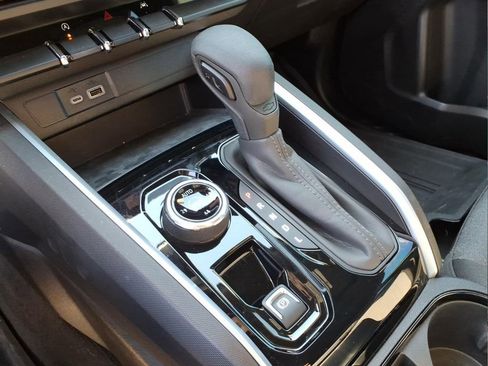 Used 2024 Chevrolet Colorado Trail Boss w/ Technology Package image 18