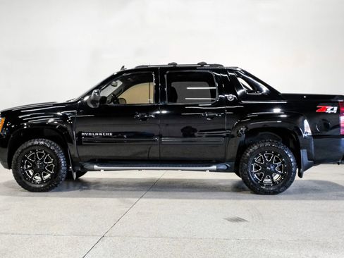 Used 2013 Chevrolet Avalanche LT w/ Suspension Package, Off-Road image 9