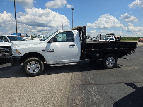 Used 2018 RAM 3500 Tradesman image 2