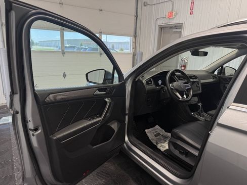 Used 2023 Volkswagen Tiguan SE AWD/4WD image 6