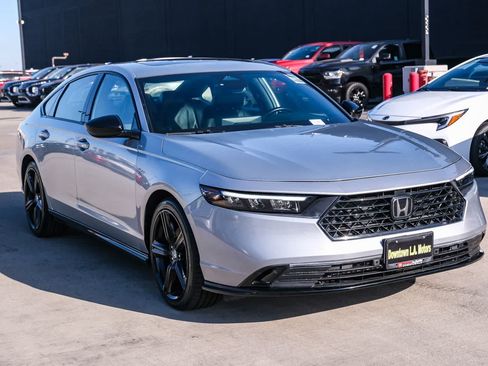 Used 2024 Honda Accord Sport image 3