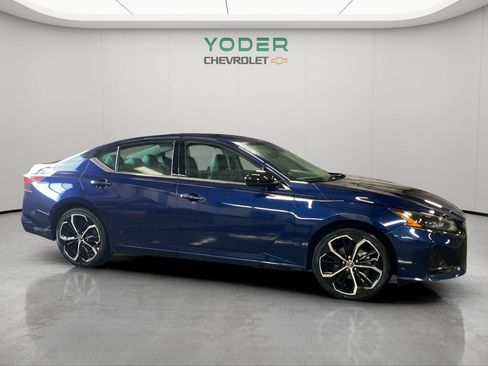 Used 2024 Nissan Altima 2.5 SR FWD image 3