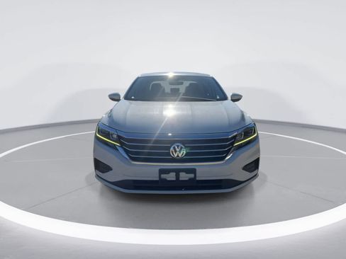 Used 2021 Volkswagen Passat 2.0T SE FWD image 3