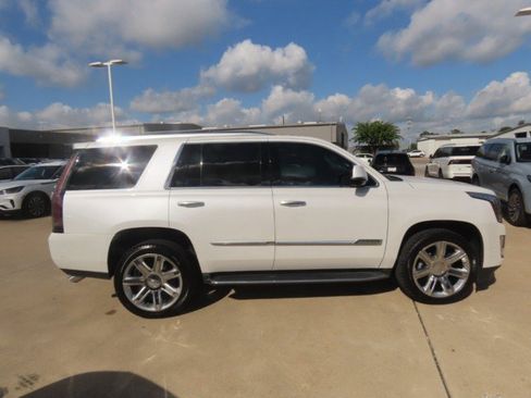 Used 2017 Cadillac Escalade Luxury AWD/4WD image 8