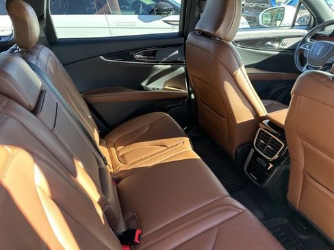 Used 2022 Lincoln Nautilus Reserve image 6