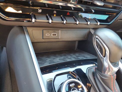 Used 2023 Chevrolet Colorado Z71 image 23