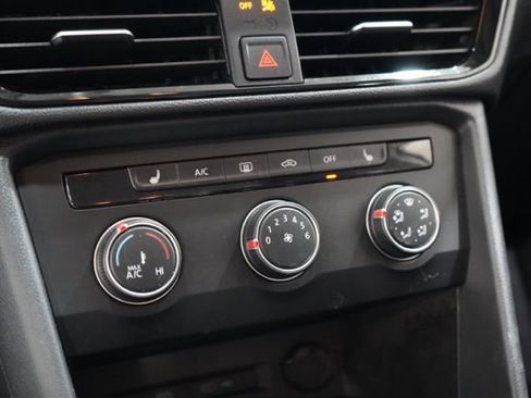 Used 2022 Volkswagen Taos SE image 28