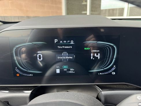 Used 2024 Kia Niro EX image 17