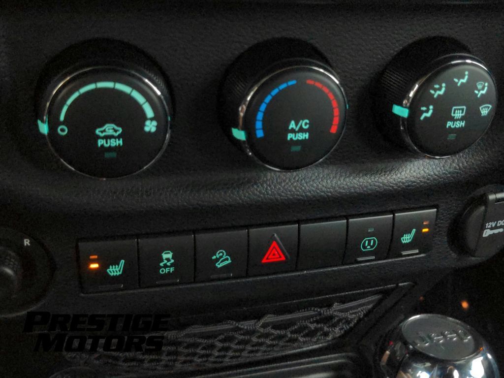 Used 2015 Jeep Wrangler Unlimited Rubicon w/ Connectivity Group AWD/4WD image 20