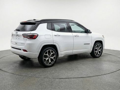 Used 2025 Jeep Compass Limited image 9