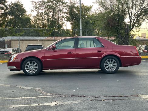 Used 2008 Cadillac DTS Luxury II image 9