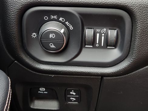 Used 2023 RAM 1500 Laramie AWD/4WD image 25