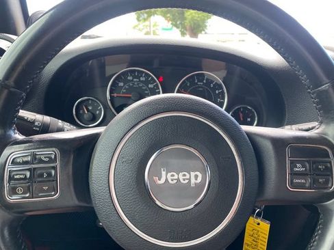 Used 2012 Jeep Wrangler Unlimited Sahara w/ Connectivity Group AWD/4WD image 14