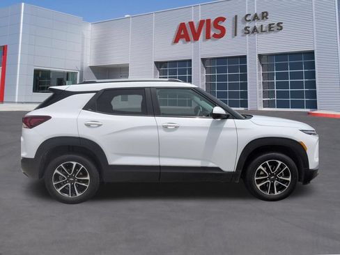 Used 2025 Chevrolet TrailBlazer LT AWD/4WD image 5