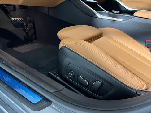 Used 2025 BMW 330i xDrive Sedan w/ Convenience Package image 12