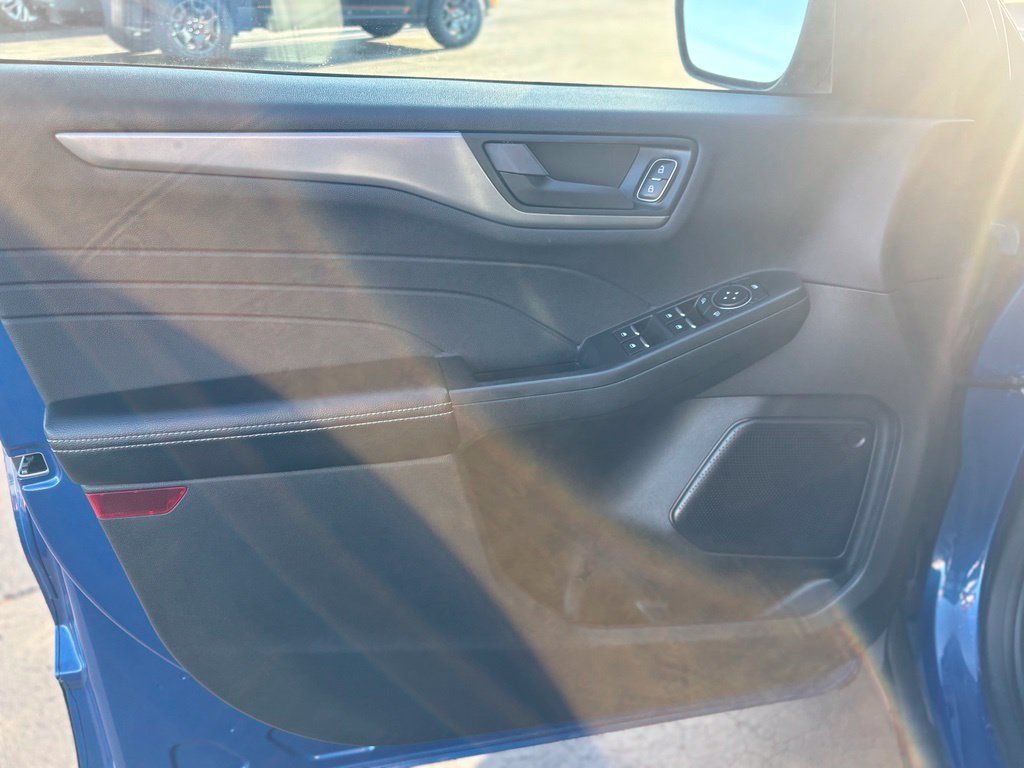 Used 2023 Ford Escape Active AWD/4WD image 22