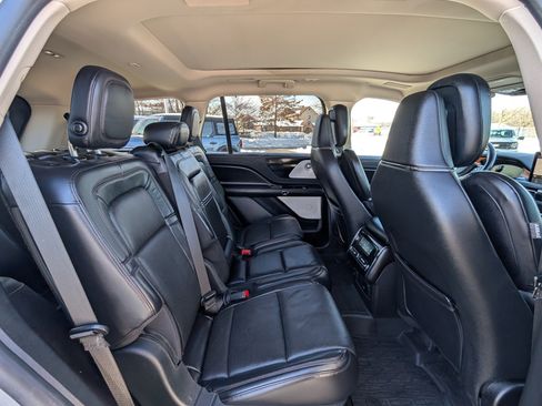 Used 2020 Lincoln Aviator Reserve w/ Equipment Group 202A image 11