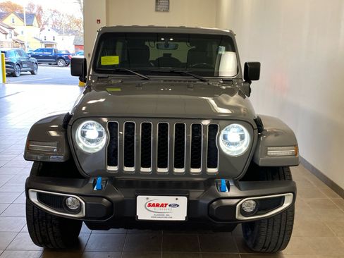 Used 2022 Jeep Wrangler Unlimited Sahara w/ Cold Weather Group image 3