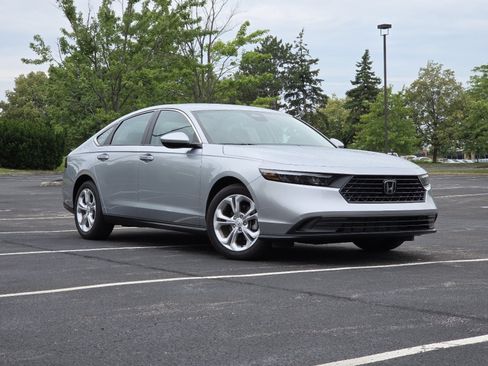 Certified 2025 Honda Accord LX image 2