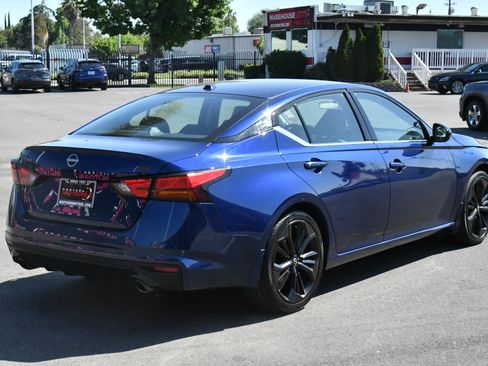 Used 2024 Nissan Altima 2.5 SR FWD image 8