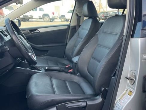 Used 2011 Volkswagen Jetta SEL image 33