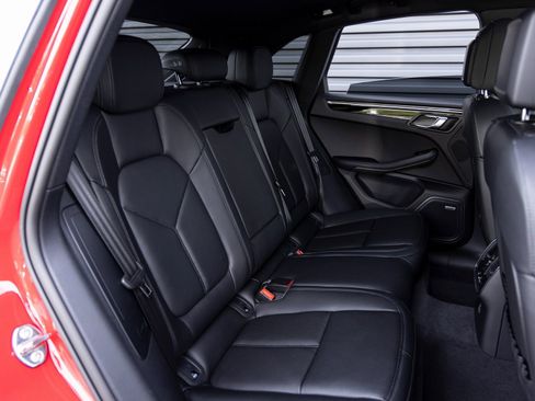 Certified 2025 Porsche Macan image 30