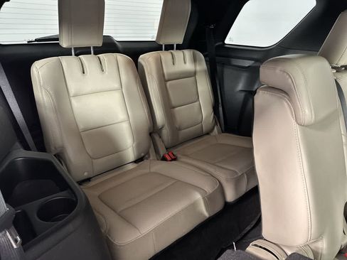 Used 2018 Ford Explorer XLT w/ Equipment Group 202A FWD image 10