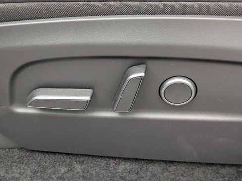 Used 2026 Tesla Model Y 2WD image 17