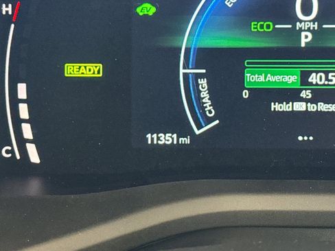 Used 2025 Toyota Camry SE w/ Convenience Package FWD image 11
