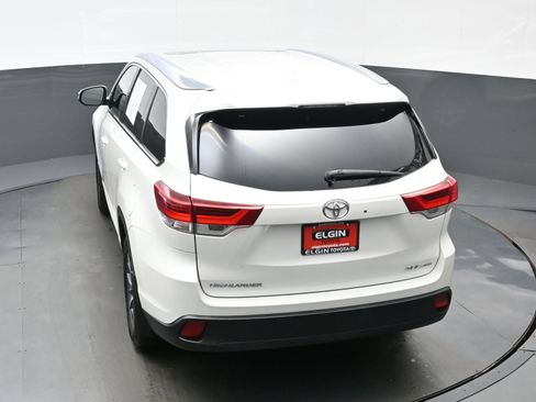 Used 2019 Toyota Highlander XLE AWD/4WD image 41