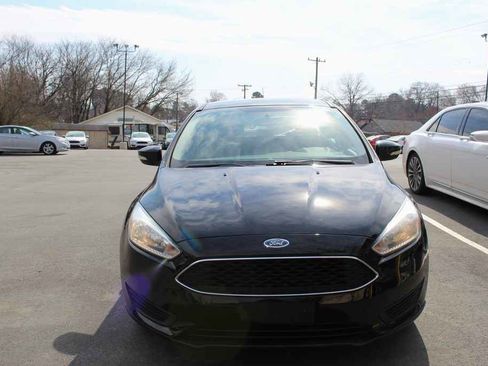 Used 2017 Ford Focus SE image 2