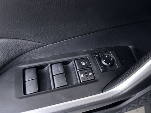 Used 2021 Toyota RAV4 LE AWD/4WD image 11