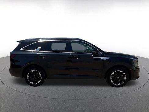 Used 2024 Kia Sorento S FWD image 9