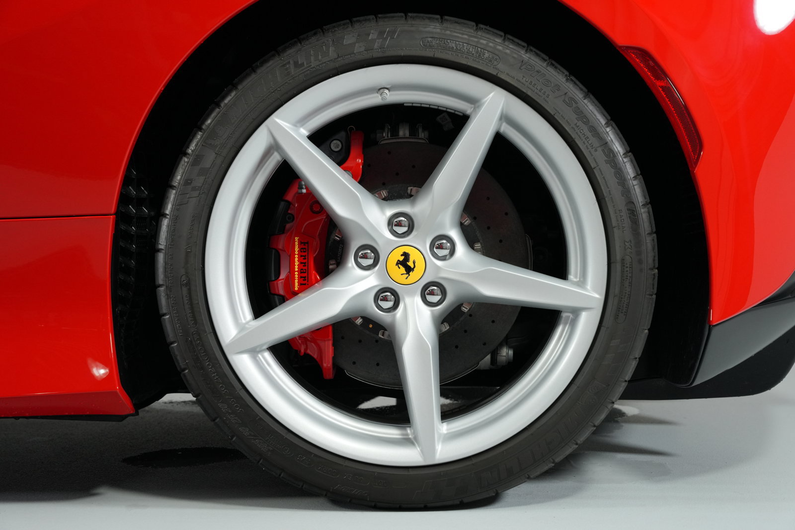 Used 2023 Ferrari F8 Tributo RWD image 9